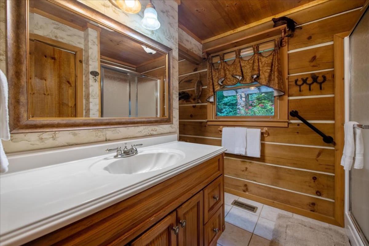 Вилла Waterfront Mountain Cabin With Hot Tub Блу-Ридж Экстерьер фото