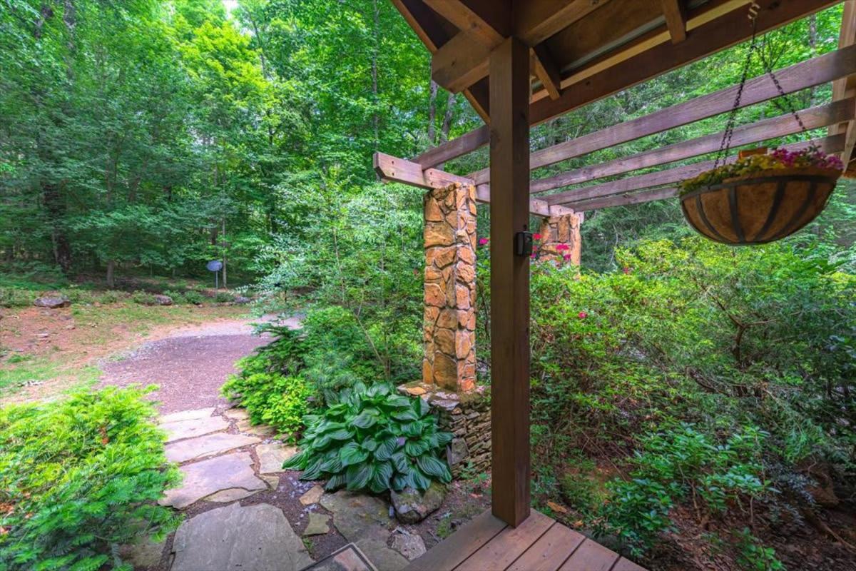Вилла Waterfront Mountain Cabin With Hot Tub Блу-Ридж Экстерьер фото