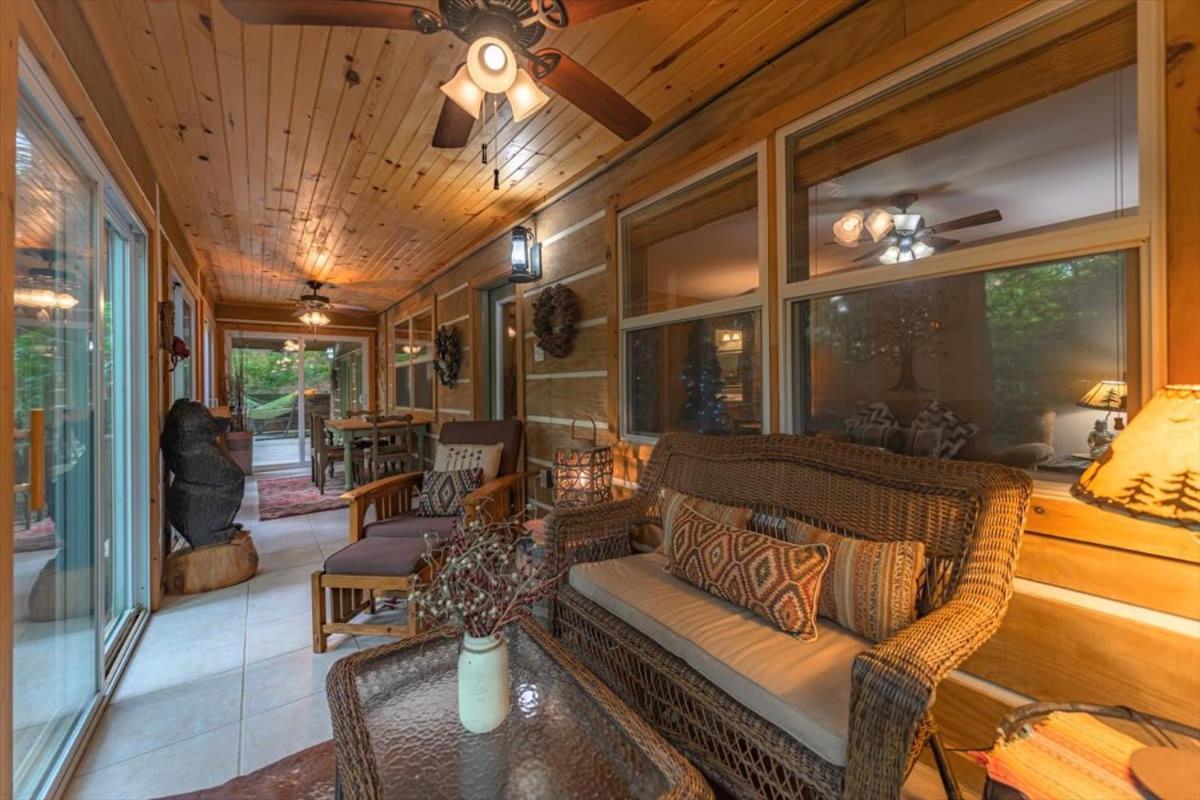 Вилла Waterfront Mountain Cabin With Hot Tub Блу-Ридж Экстерьер фото