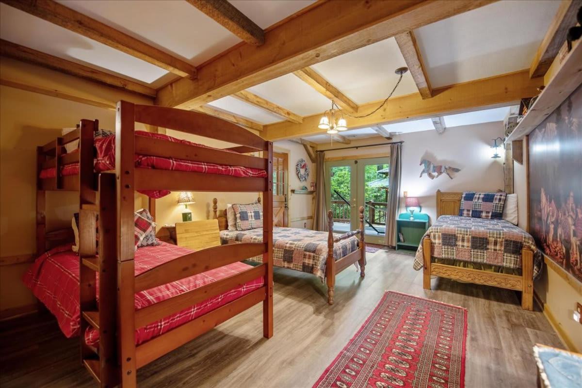 Вилла Waterfront Mountain Cabin With Hot Tub Блу-Ридж Экстерьер фото